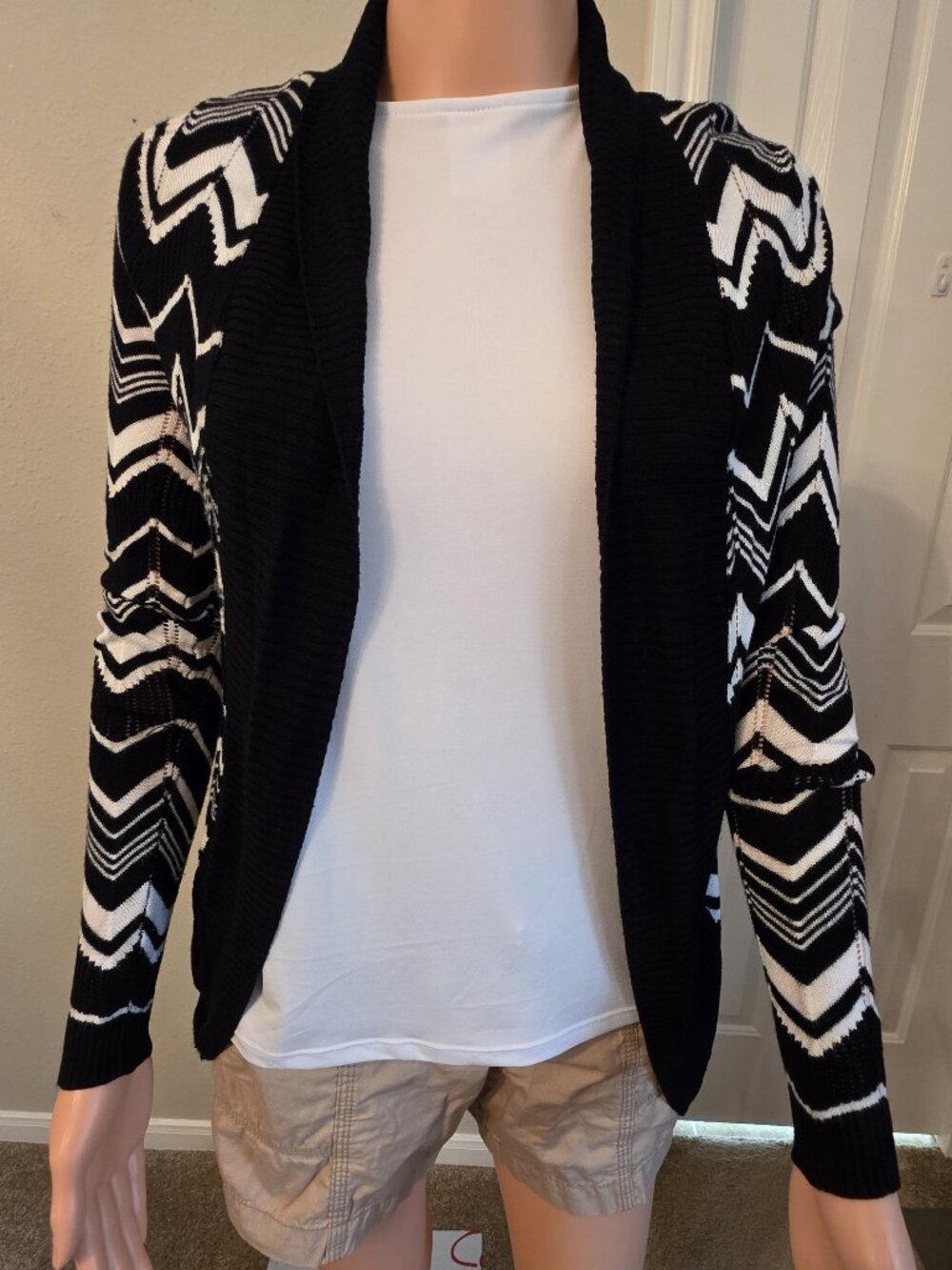 Belldini Black & White Chevron Knit Open Front Cardigan - Size Small
